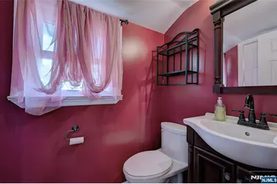 13 Hazel Avenue, Livingston, NJ 07039 - Photo 10