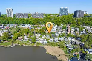 5 Vista Ln, Edgewater, NJ 07020 - Photo 1