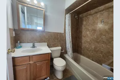 226 Newark Avenue 2 #2, Lyndhurst Township, NJ 07071 - Photo 10