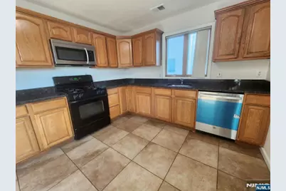 226 Newark Avenue 2 #2, Lyndhurst Township, NJ 07071 - Photo 2