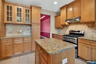 33 Windsor Ln, Ramsey, NJ 07446 - Photo 6