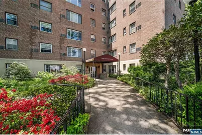 2345 Linwood Avenue 1E #1E, Fort Lee, NJ 07024 - Photo 2