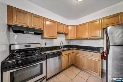 2345 Linwood Avenue 1E #1E, Fort Lee, NJ 07024 - Photo 8