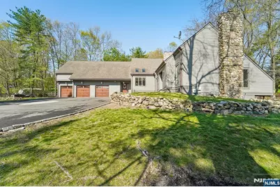 11 Carlough Road, Upper Saddle River, NJ 07458 - Photo 2