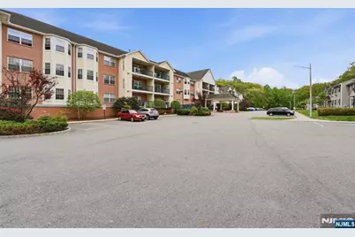 401 Dercole 120 #120, Norwood, NJ 07648 - Photo 2