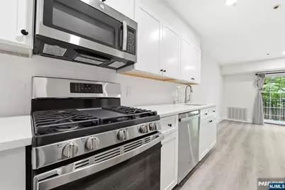 401 Dercole 120 #120, Norwood, NJ 07648 - Photo 8