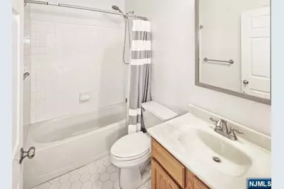 453 Albany Court, West New York, NJ 07093 - Photo 18
