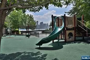 453 Albany Ct, West New York, NJ 07093 - Photo 22