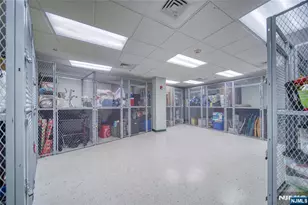 189 Forest 112, Paramus, NJ 07652 - Photo 20