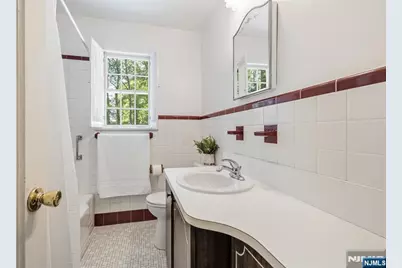 46 Kenmore Place, Glen Rock, NJ 07452 - Photo 20