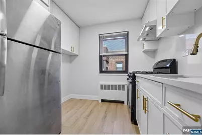 2329 Hudson Terrace E9 #E9, Fort Lee, NJ 07024 - Photo 8