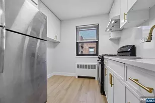 2329 Hudson Terrace E9, Fort Lee, NJ 07024 - Photo 8