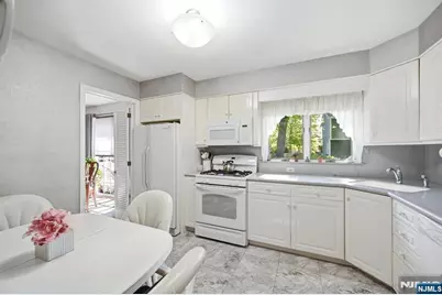 291 S Chestnut Street, Washington Township, NJ 07676 - Photo 10