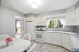 291 S Chestnut St, Washington Township, NJ 07676 - Photo 10