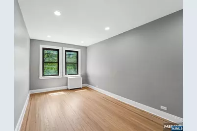 131 Kensington Avenue D5 #D5, Jersey City, NJ 07304 - Photo 20