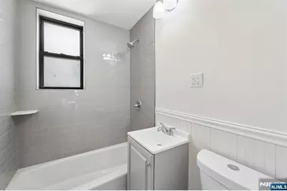 131 Kensington Avenue D5 #D5, Jersey City, NJ 07304 - Photo 8