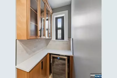 131 Kensington Avenue D5 #D5, Jersey City, NJ 07304 - Photo 18