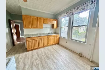 4 Swaine Place A #A, West Orange Township, NJ 07052 - Photo 2