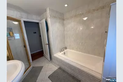 270 Bell Avenue, Hasbrouck Heights, NJ 07604 - Photo 8