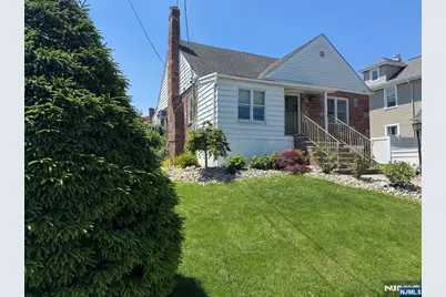 270 Bell Avenue, Hasbrouck Heights, NJ 07604 - Photo 2