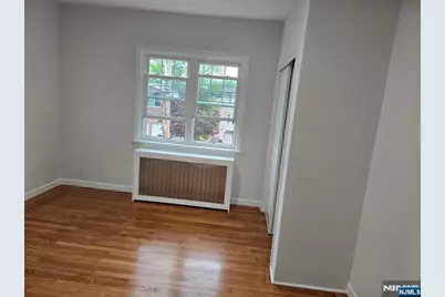684 Edgewater Avenue 2Fl #2FL, Ridgefield, NJ 07657 - Photo 4