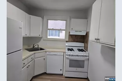 684 Edgewater Avenue 2Fl #2FL, Ridgefield, NJ 07657 - Photo 8