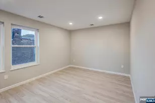 54 Holland St, Newark, NJ 07103 - Photo 18