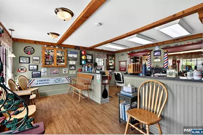 90 Hamburg, Bloomingdale, NJ 07403 - Photo 2
