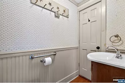 90 Hamburg, Bloomingdale, NJ 07403 - Photo 8