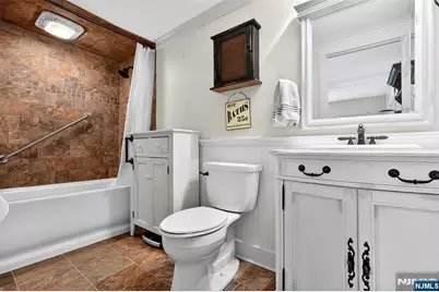 90 Hamburg, Bloomingdale, NJ 07403 - Photo 26