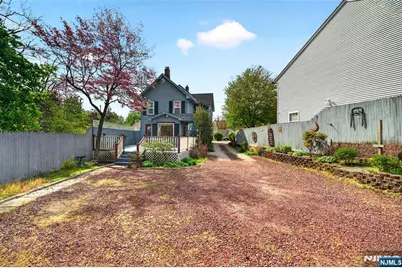 90 Hamburg, Bloomingdale, NJ 07403 - Photo 14