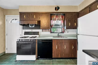123 Summit Avenue, Elmwood Park, NJ 07407 - Photo 20