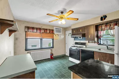 123 Summit Avenue, Elmwood Park, NJ 07407 - Photo 24