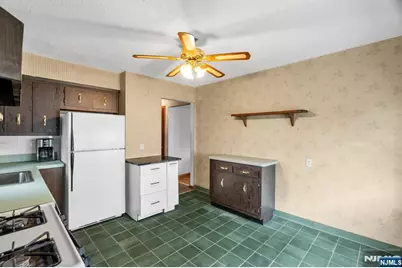 123 Summit Avenue, Elmwood Park, NJ 07407 - Photo 22