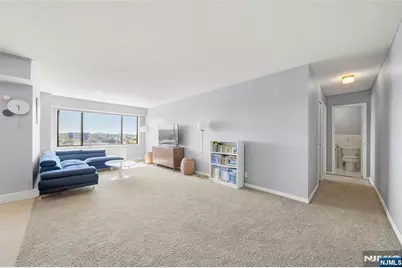 150 Overlook Avenue 8D #8D, Hackensack, NJ 07601 - Photo 4