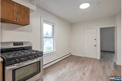 9 Spencer Avenue, Clifton, NJ 07013 - Photo 4