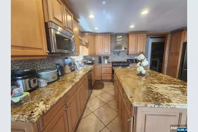 210 Newark Avenue, Lyndhurst Township, NJ 07071 - Photo 8
