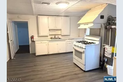 944 Hamburg Turnpike, Wayne, NJ 07470 - Photo 2