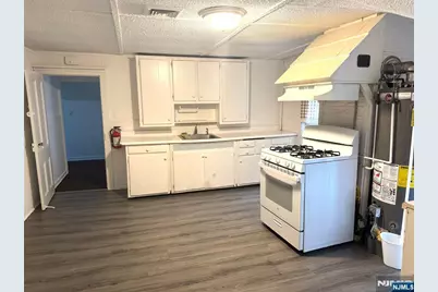 944 Hamburg Turnpike, Wayne, NJ 07470 - Photo 10