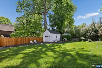 290 Winthrop Road, Teaneck Township, NJ 07666 - Photo 14