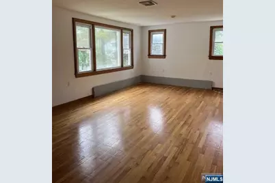 211 Paterson Avenue 2nd Fl #2nd Fl, Midland Park, NJ 07432 - Photo 8