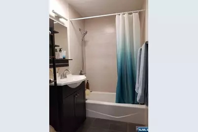 570 North Avenue F #F, Fort Lee, NJ 07024 - Photo 18