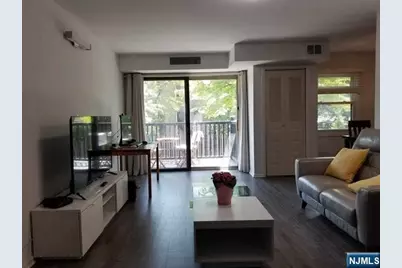 570 North Avenue F #F, Fort Lee, NJ 07024 - Photo 8