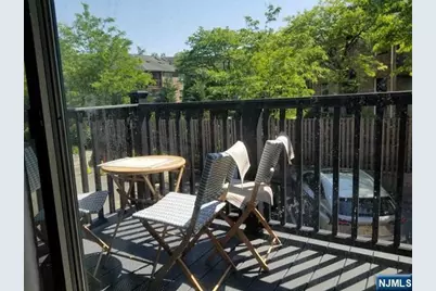 570 North Avenue F #F, Fort Lee, NJ 07024 - Photo 4