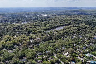 962 Arapaho Trail, Franklin Lakes, NJ 07417 - Photo 2