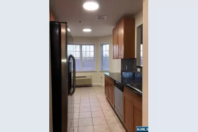 333 Willow Street 409 #409, Teaneck Township, NJ 07666 - Photo 4