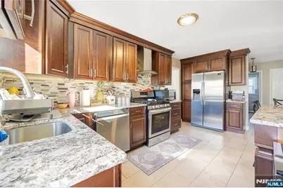 92 Cedarhurst Avenue, Woodland Park, NJ 07424 - Photo 8