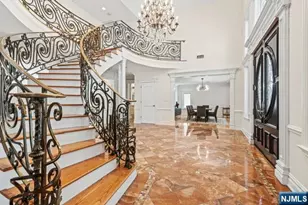 512 Winterburn Grove, Cliffside Park, NJ 07010 - Photo 2