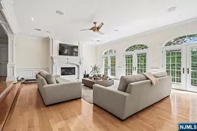 512 Winterburn Grove, Cliffside Park, NJ 07010 - Photo 4