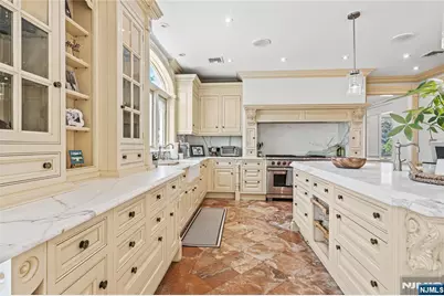 512 Winterburn Grove, Cliffside Park, NJ 07010 - Photo 6